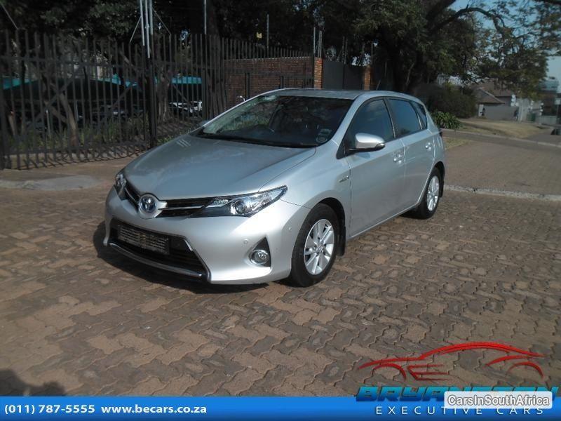 Toyota Auris Automatic 2013 - image 2
