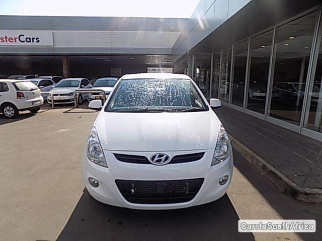 Hyundai i20 Manual 2011 - image 2