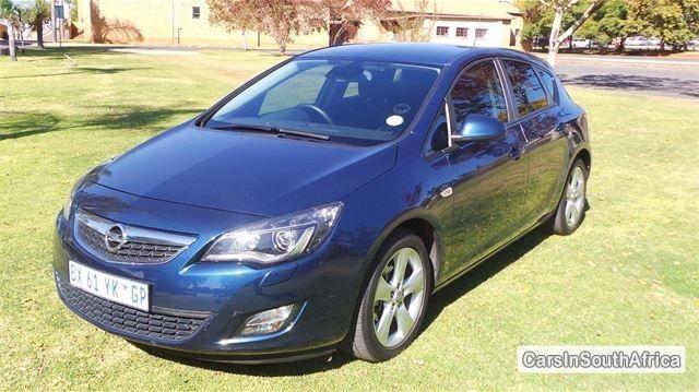 Opel Astra Manual 2012 - image 2