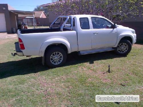 Toyota Hilux 2012 - image 3