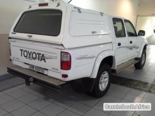Toyota Hilux Manual 2000 - image 3