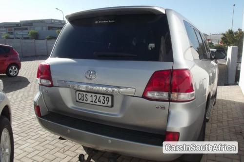 Toyota Land Cruiser Automatic 2010 - image 3