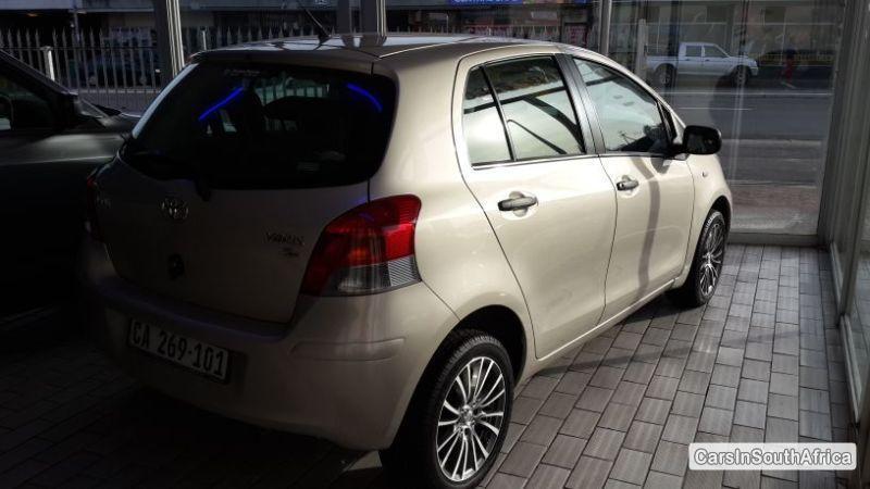 Toyota Yaris Manual 2011 - image 3