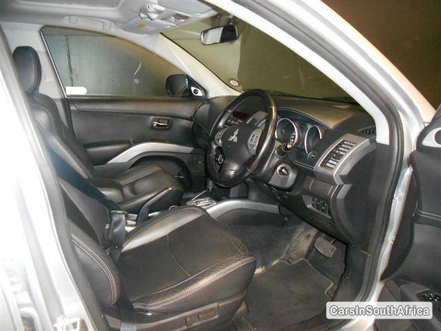 Mitsubishi Outlander Automatic 2009 - image 3