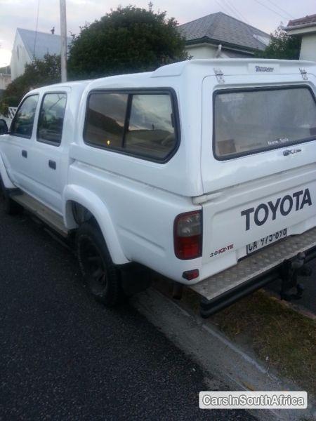 Toyota Hilux Manual 1999 - image 3