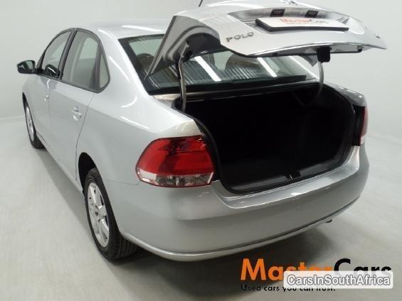 Volkswagen Polo Manual 2015 - image 3