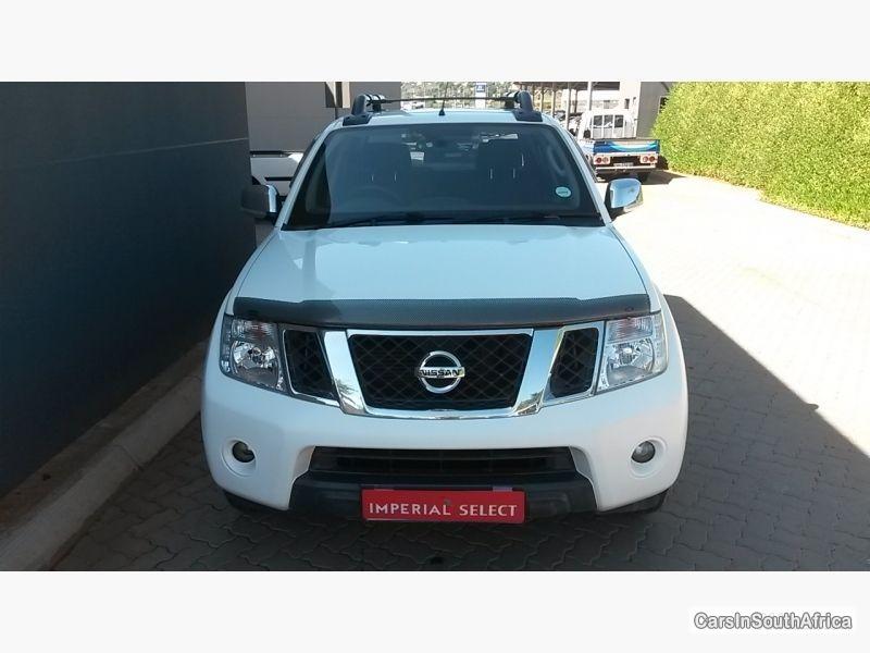 Nissan Navara Manual 2012 - image 3