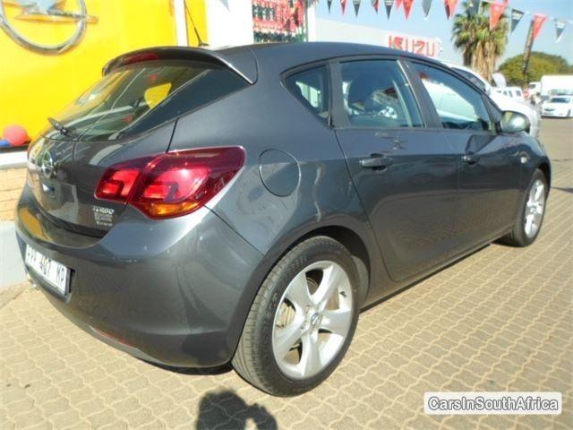 Opel Astra Manual 2011 - image 3