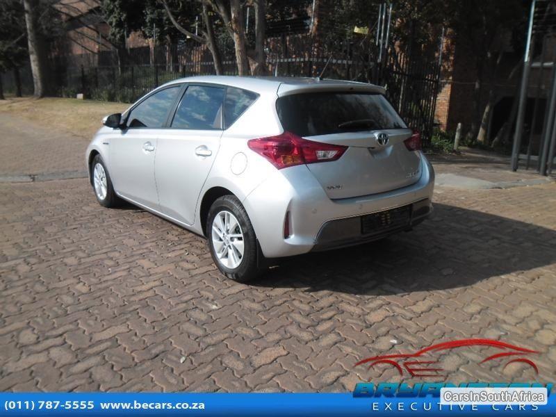 Toyota Auris Automatic 2013 - image 3