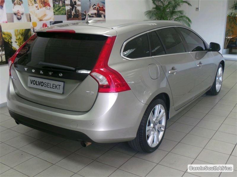 Volvo V60 Manual 2011 - image 3
