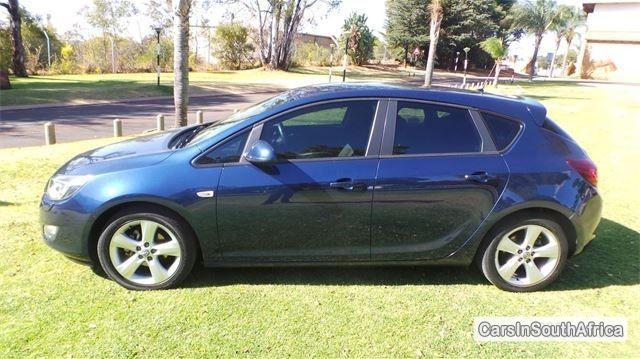 Opel Astra Manual 2012 - image 3