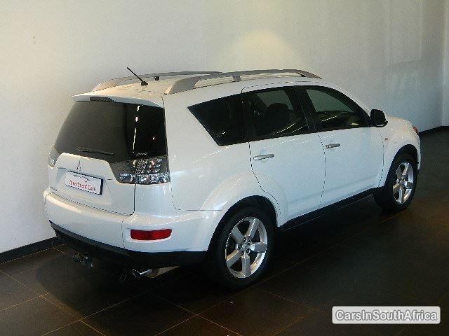 Mitsubishi Outlander Automatic 2009 - image 3