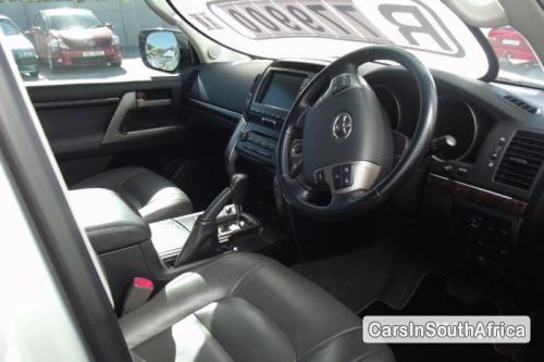 Toyota Land Cruiser Automatic 2010 - image 4
