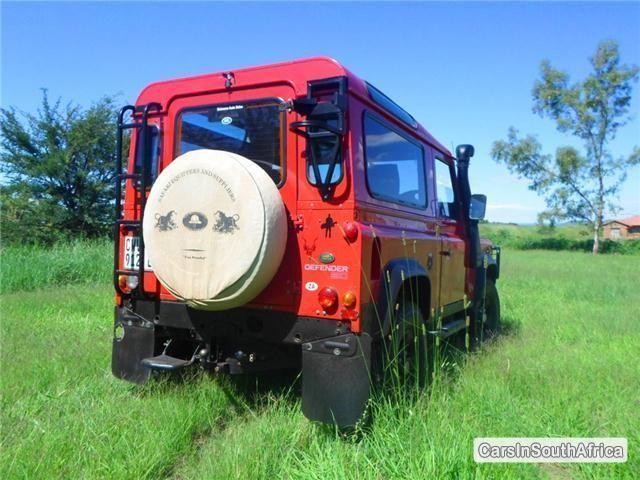 Land Rover Defender Manual 2002 - image 4