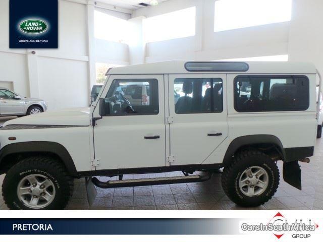 Land Rover Defender Manual 2012 - image 4