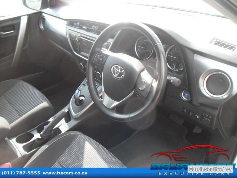 Toyota Auris Automatic 2013 - image 4