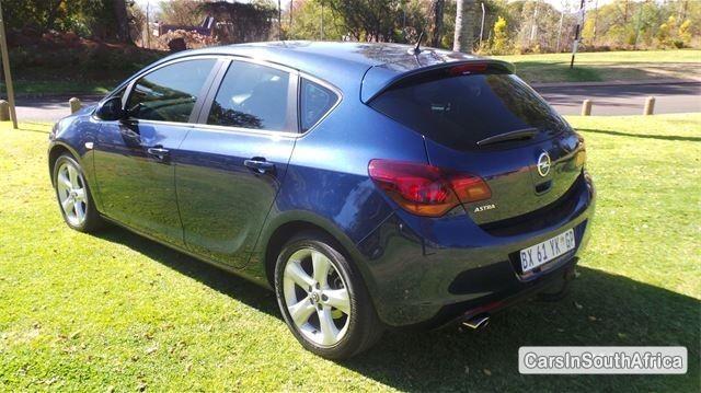 Opel Astra Manual 2012 - image 4