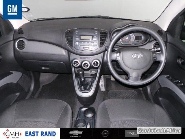 Hyundai i10 Manual 2012 - image 4