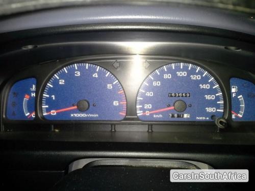 Toyota Hilux Manual 2000 - image 5