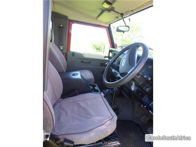 Land Rover Defender Manual 2002 - image 5