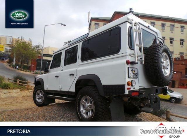 Land Rover Defender Manual 2012 - image 5