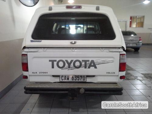 Toyota Hilux Manual 2000 - image 6