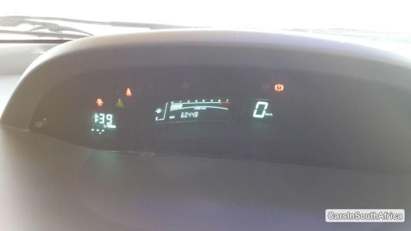 Toyota Yaris Manual 2011 - image 6