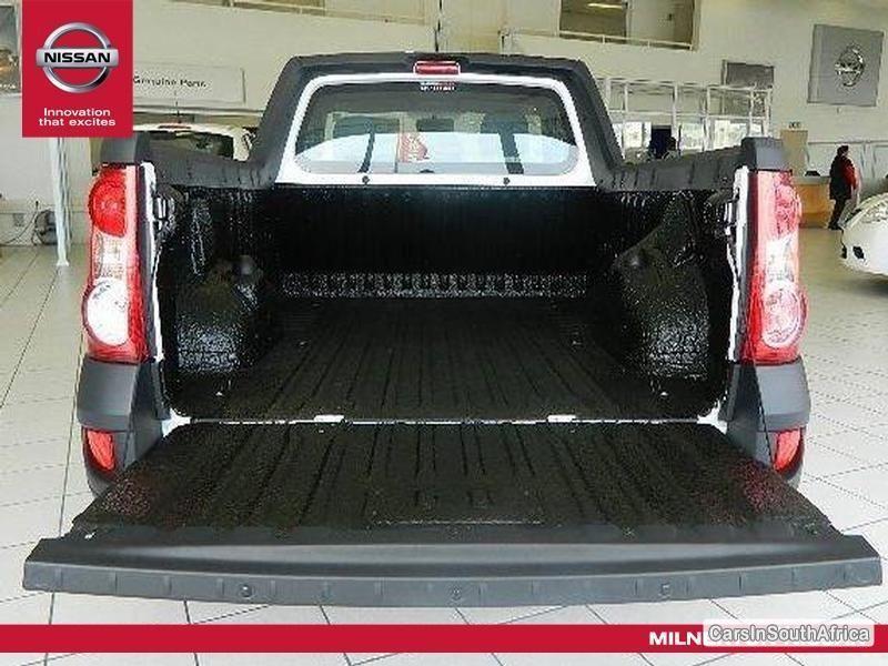 Nissan NP200 Manual 2015 - image 6