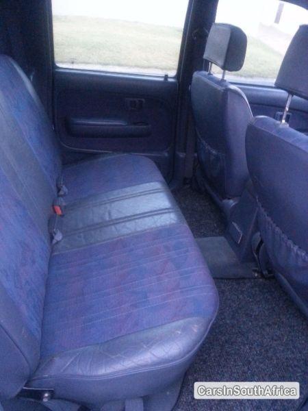 Toyota Hilux Manual 1999 - image 6