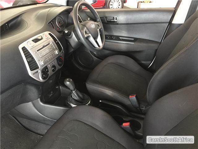 Hyundai i20 Manual 2011 - image 6