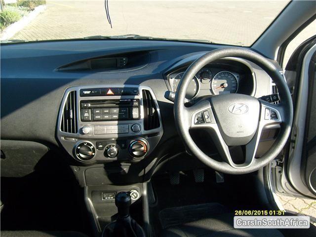 Hyundai i20 Manual 2013 - image 6