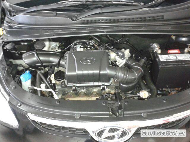 Hyundai i10 Manual 2010 - image 6