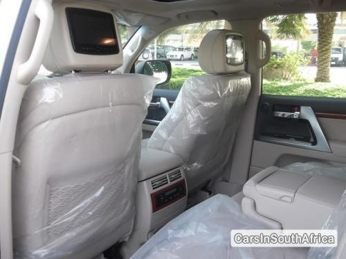 Toyota Land Cruiser Automatic 2013 - image 2