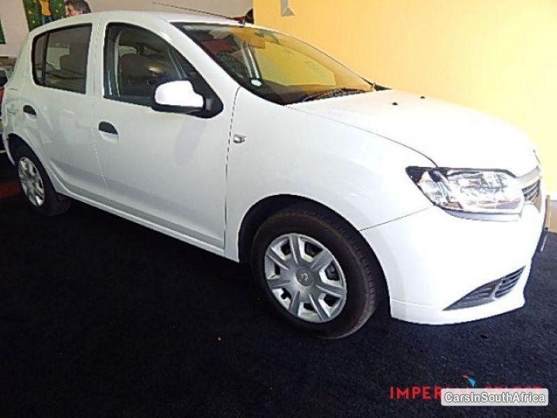 Pictures of Renault Sandero Manual 2014