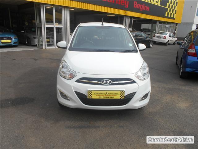 Pictures of Hyundai i10 Automatic 2011