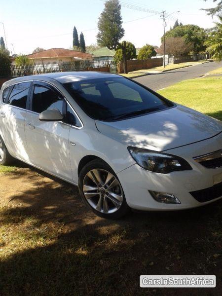 Opel Astra Manual 2012 - image 2