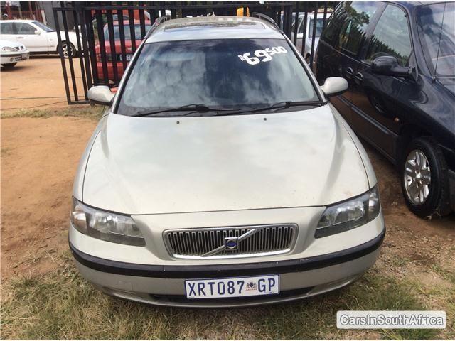 Volvo V70 Manual 2002 - image 2
