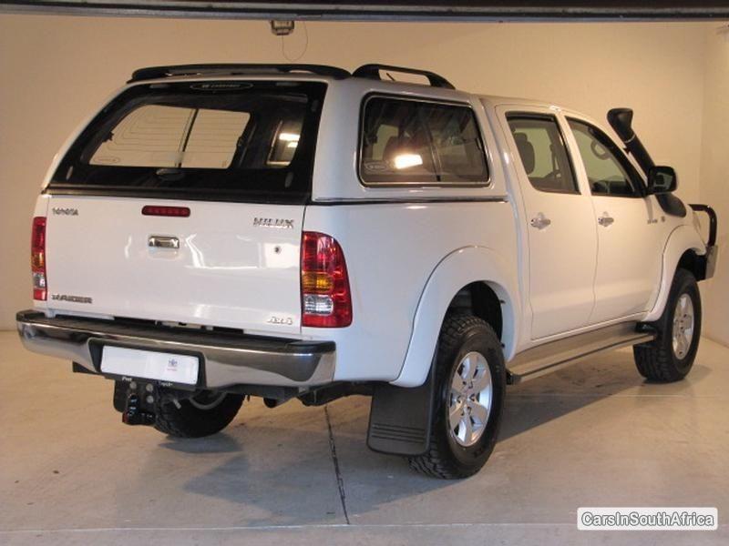 Toyota Hilux Automatic 2011 - image 2
