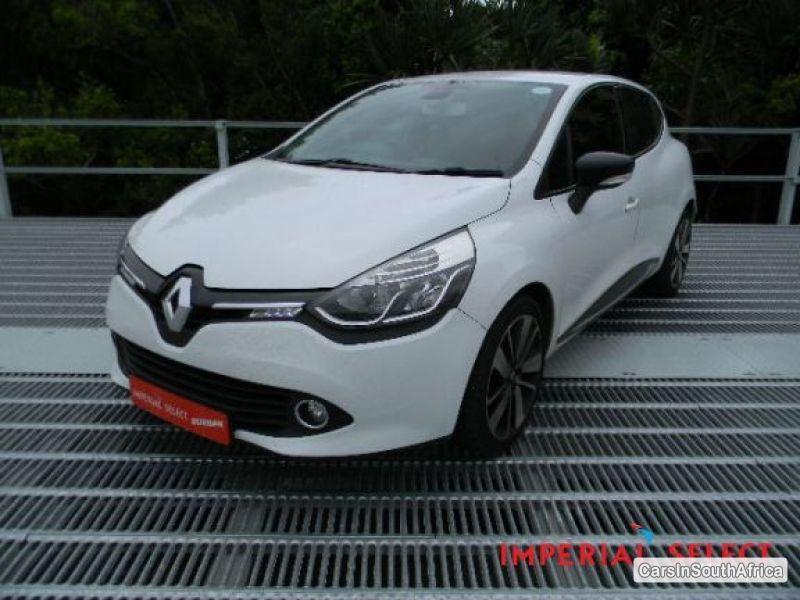 Renault Clio Manual 2013 - image 2
