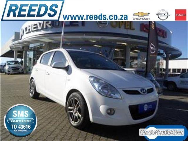 Hyundai i20 Manual 2011 - image 2