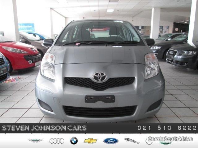 Toyota Yaris Manual 2011 - image 2