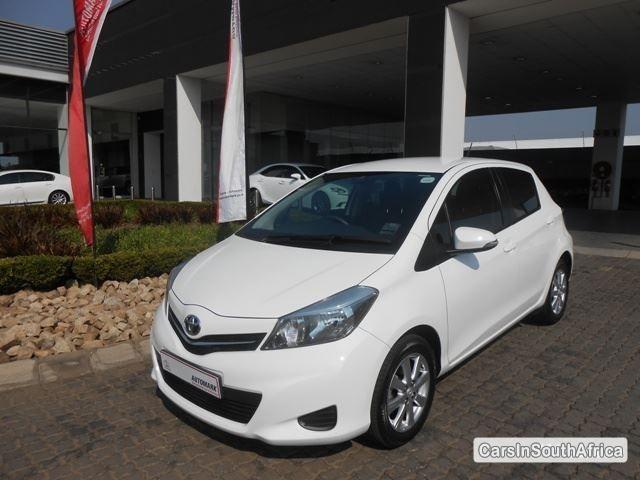 Toyota Yaris Manual 2014 - image 2