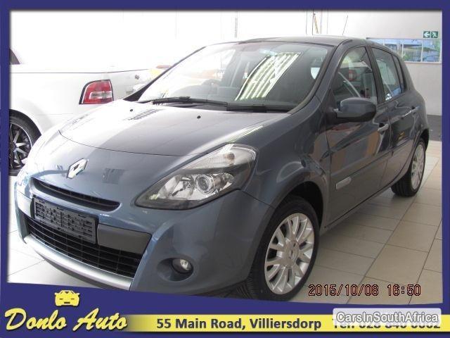 Renault Clio Manual 2011 - image 2