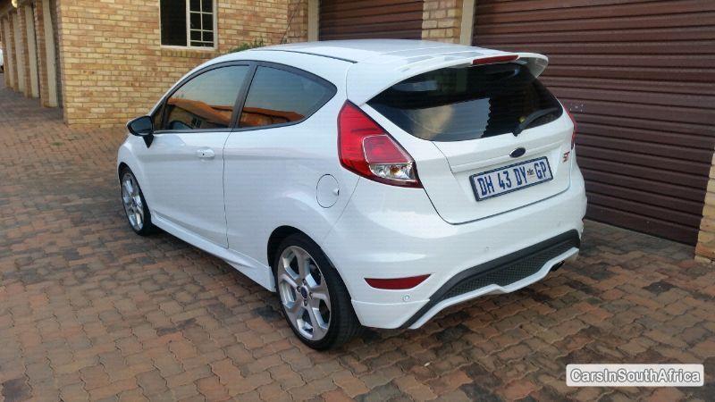 Ford Fiesta Manual 2013 - image 2