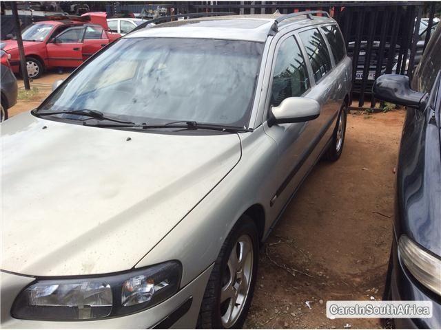 Volvo V70 Manual 2002 - image 3