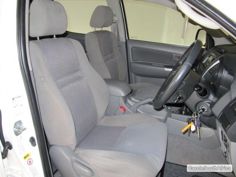 Toyota Hilux Automatic 2011 - image 3