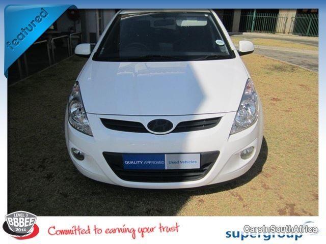 Hyundai i20 Manual 2011 - image 3