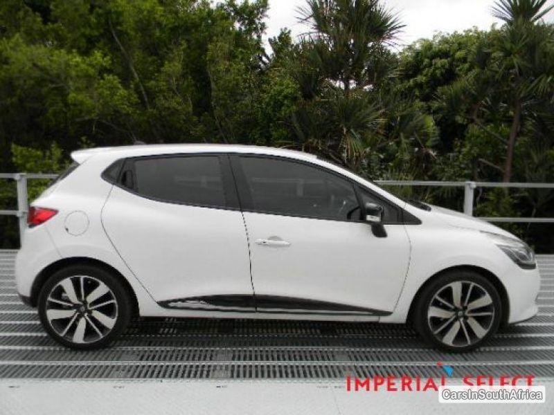 Renault Clio Manual 2013 - image 3