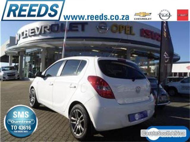 Hyundai i20 Manual 2011 - image 3