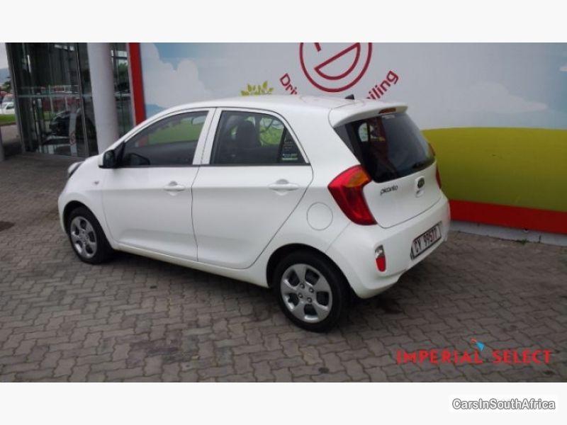 Kia Picanto Manual 2011 - image 3